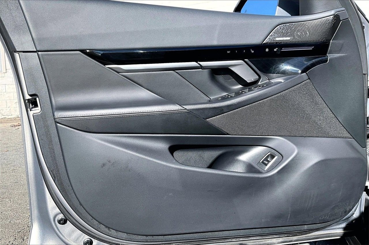 Used 2024 BMW 530i w/ Premium Package image 27