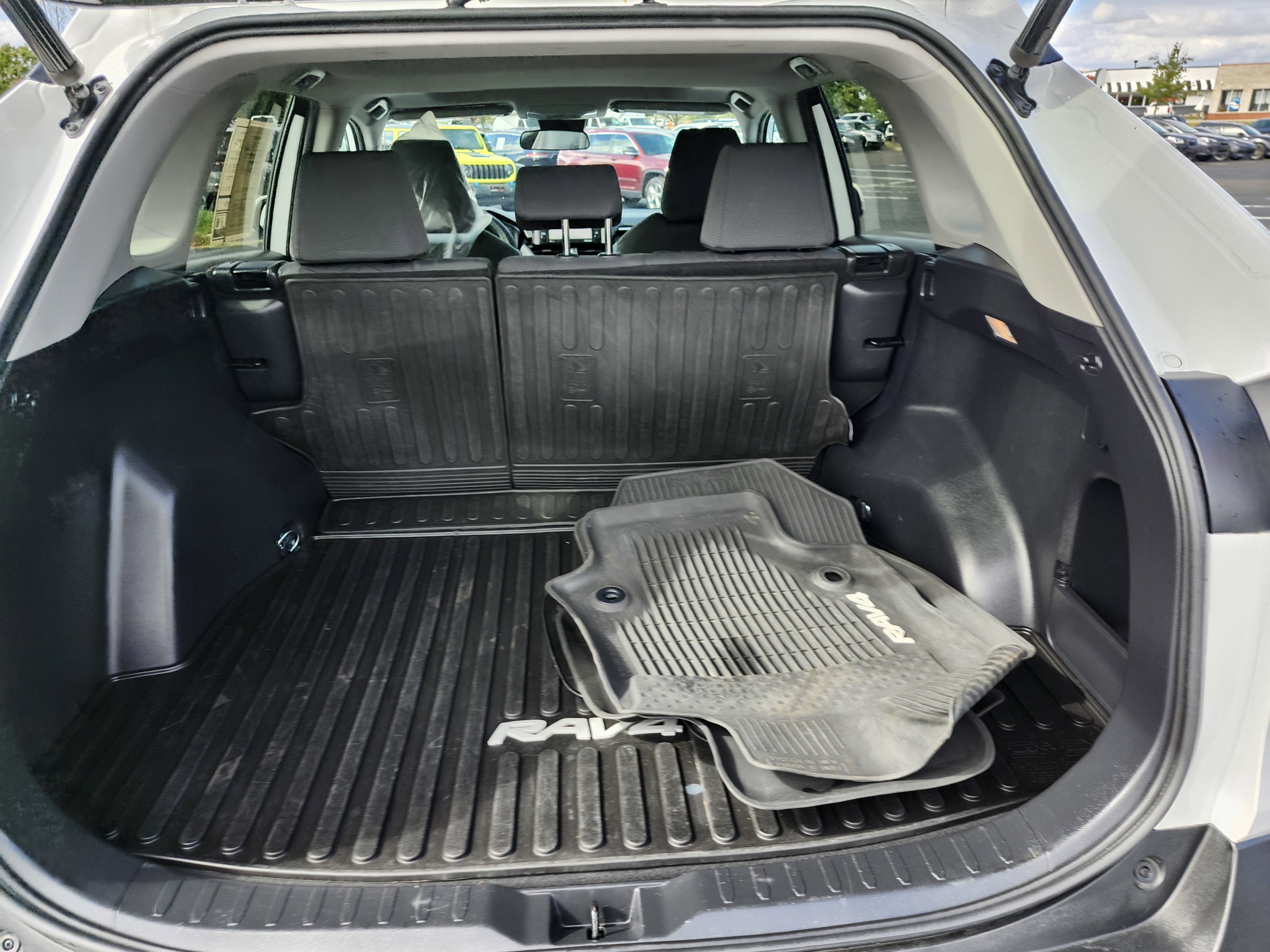 Used 2020 Toyota RAV4 XLE image 16