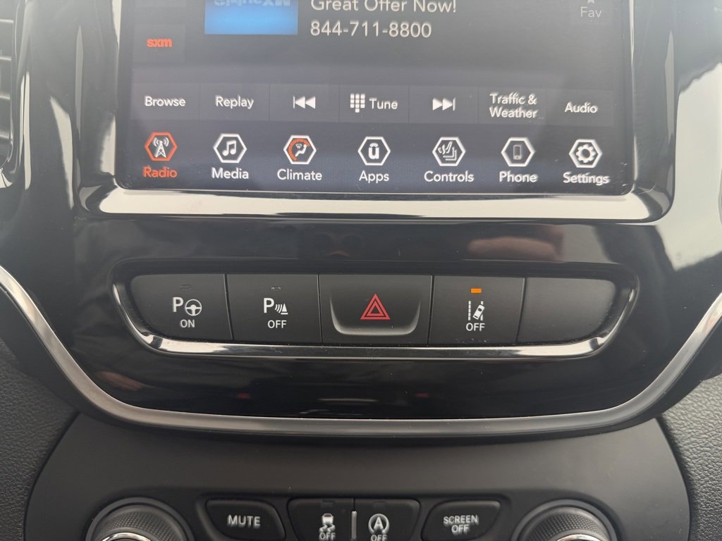 Used 2021 Jeep Cherokee Limited image 32