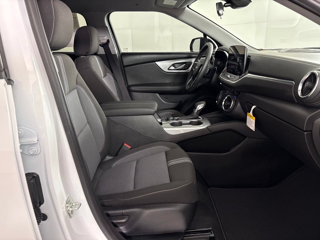 New 2026 Chevrolet Blazer LT w/ Midnight/Sport Edition FWD image 45