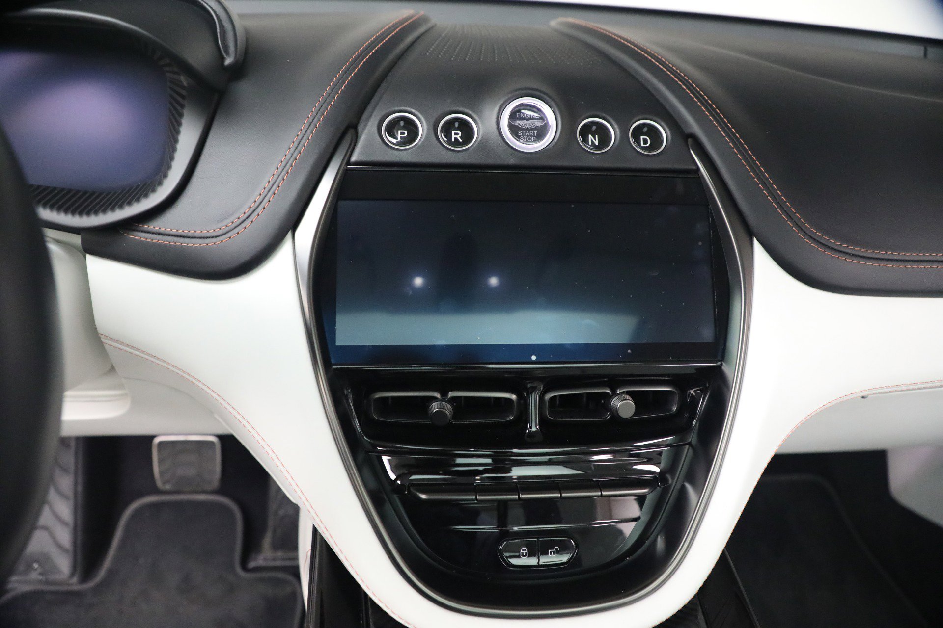Used 2024 Aston Martin DBX 707 image 22