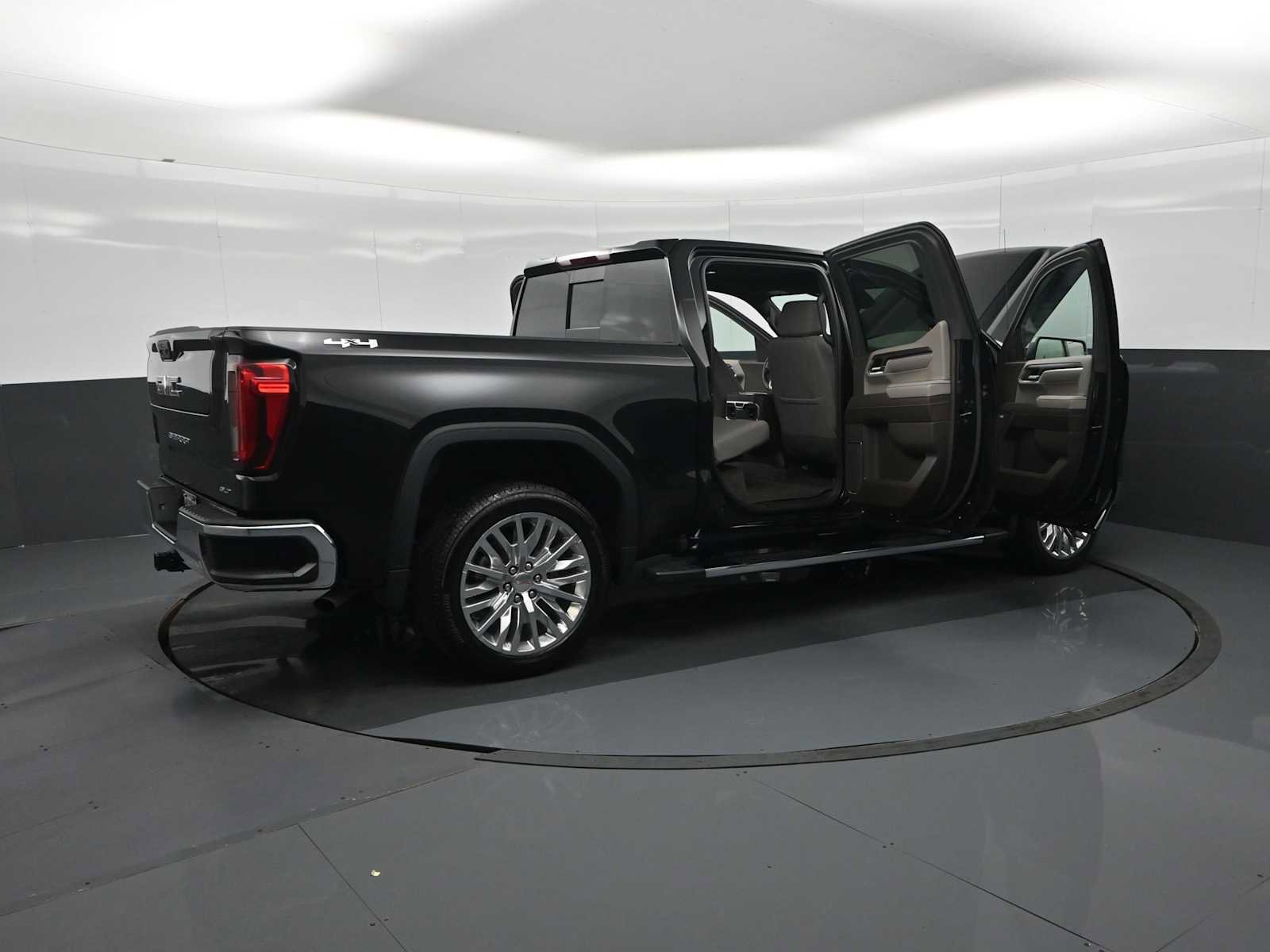 Used 2024 GMC Sierra 1500 SLT w/ SLT Convenience Package AWD/4WD image 26