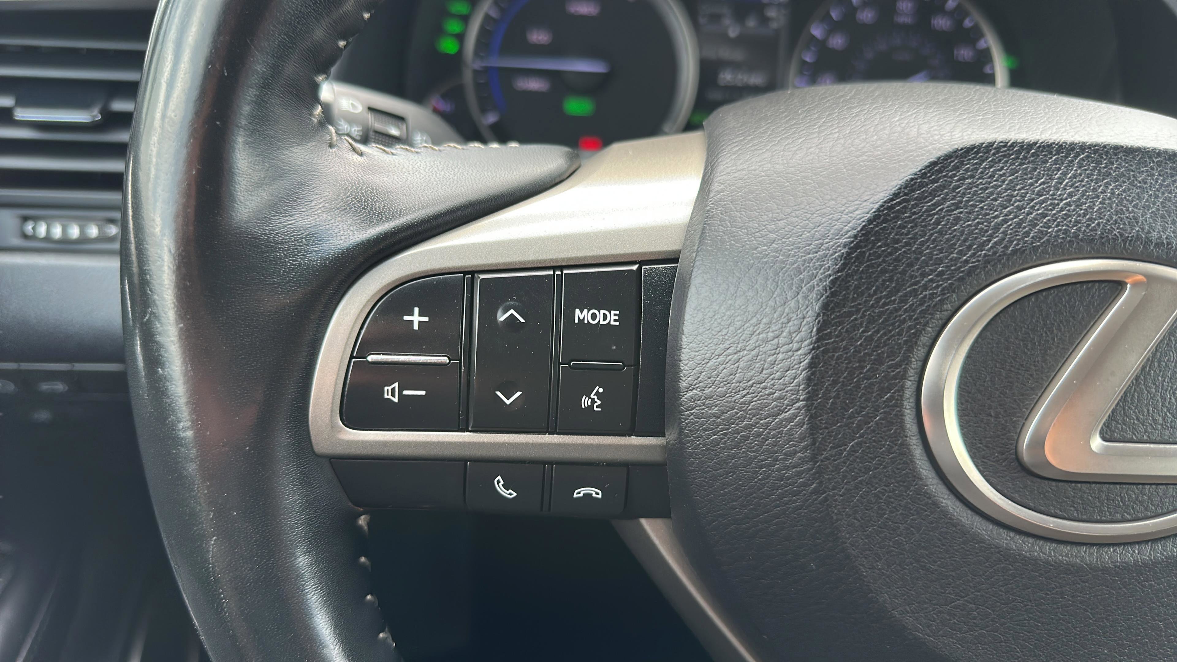 Used 2019 Lexus RX 450h AWD w/ Navigation Package image 14
