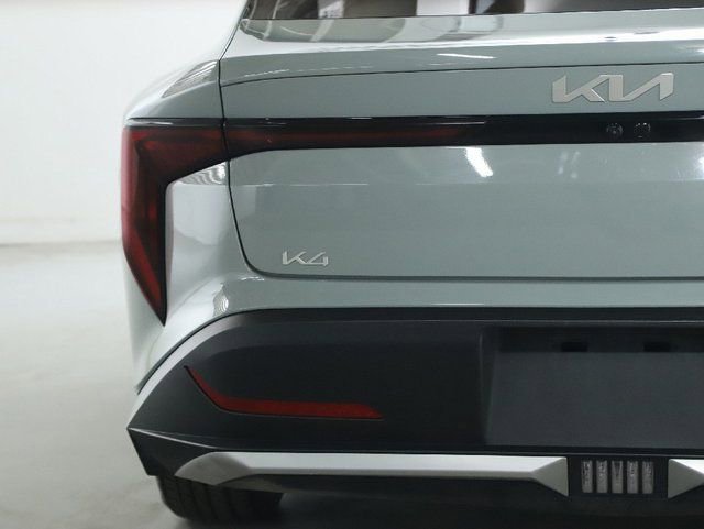 Used 2025 Kia K4 LXS image 42