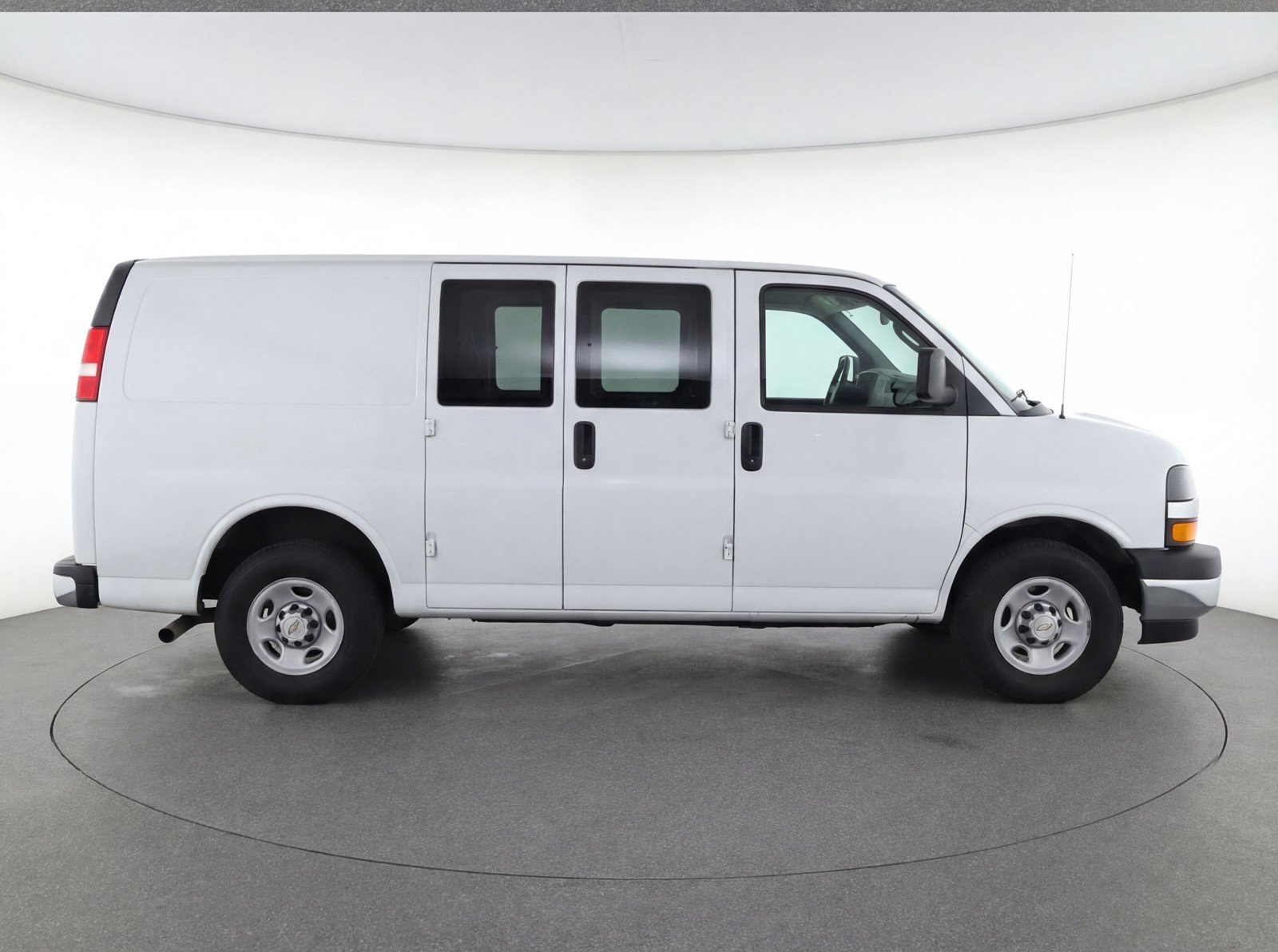 Used 2025 Chevrolet Express 3500 LT w/ LT Preferred Equipment Group image 11