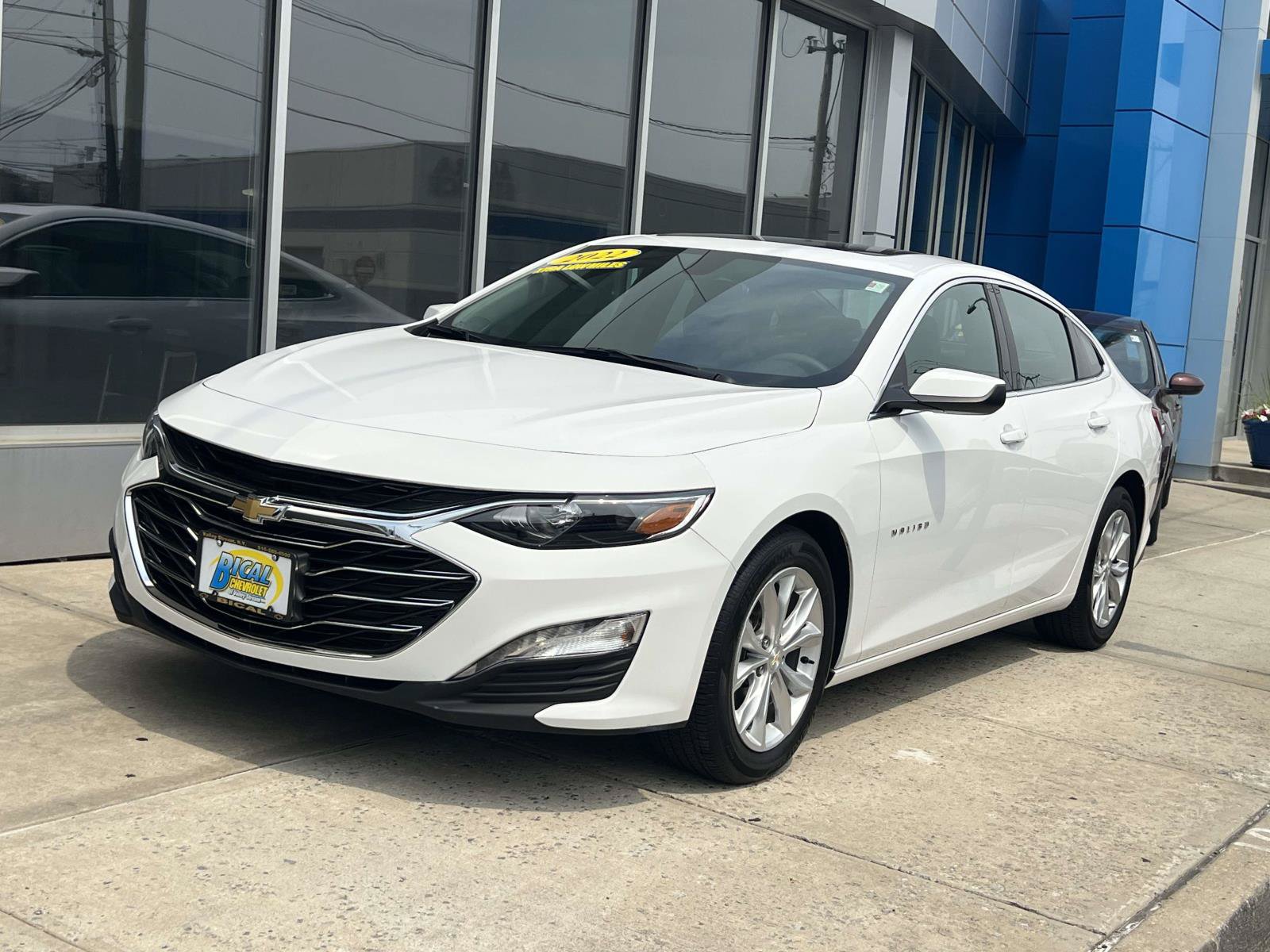 Used 2022 Chevrolet Malibu LT FWD image 3