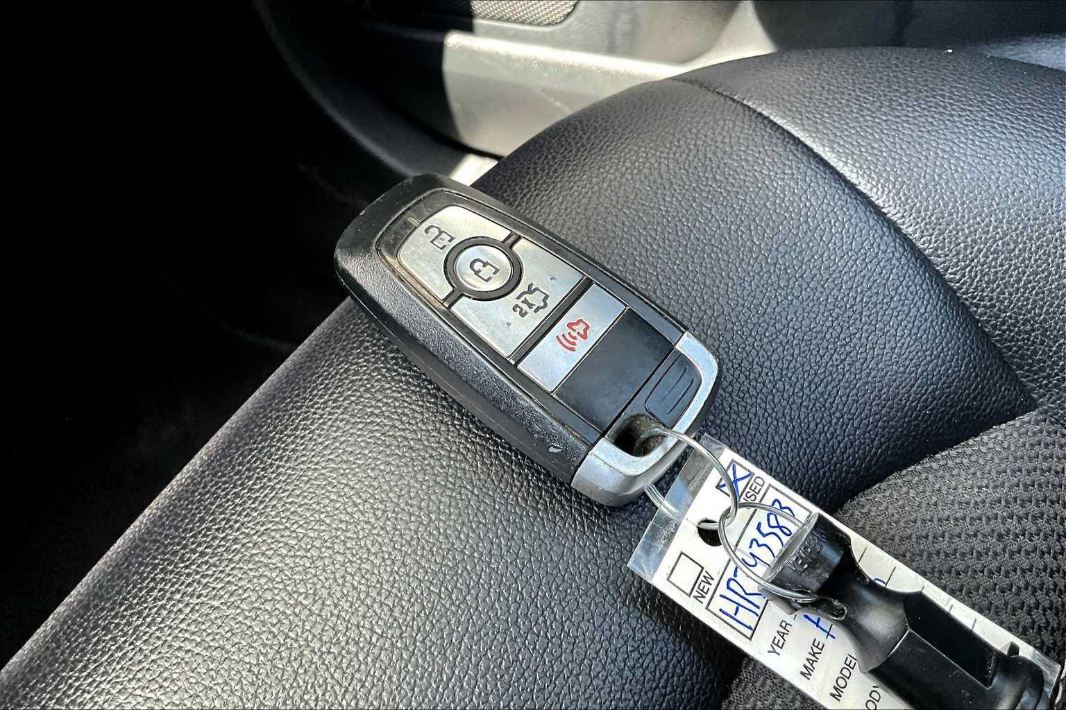 Used 2017 Ford Fusion SE w/ Equipment Group 201A FWD image 15
