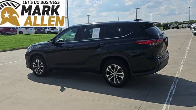 Used 2021 Toyota Highlander XLE AWD/4WD image 6