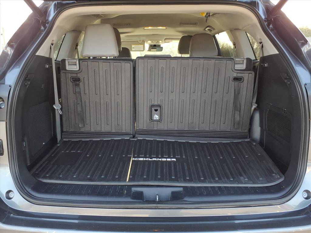 Used 2023 Toyota Highlander Limited image 10