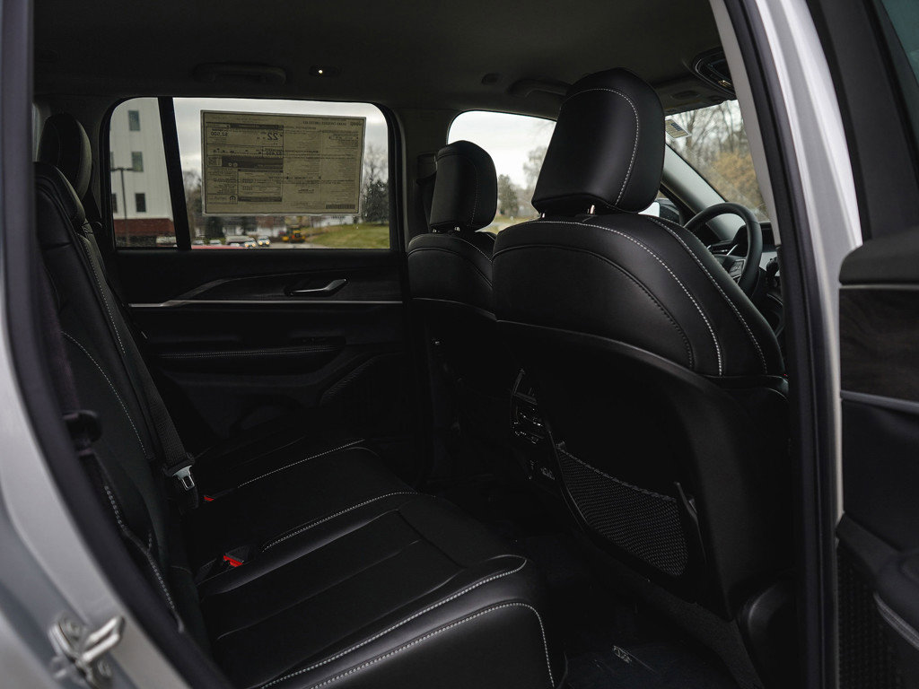 New 2025 Jeep Grand Cherokee Limited image 11