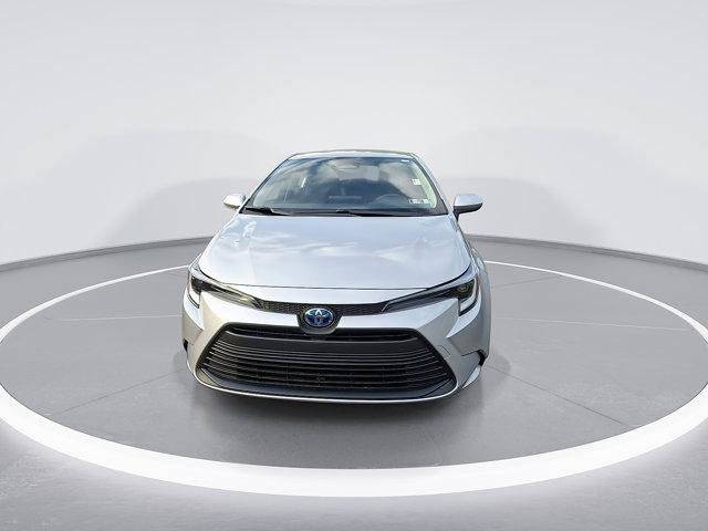 Certified 2025 Toyota Corolla LE FWD image 3