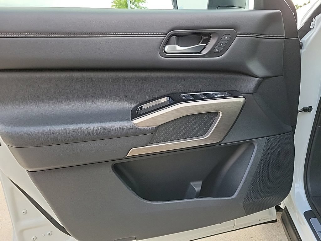 Used 2023 Nissan Pathfinder Platinum AWD/4WD image 31