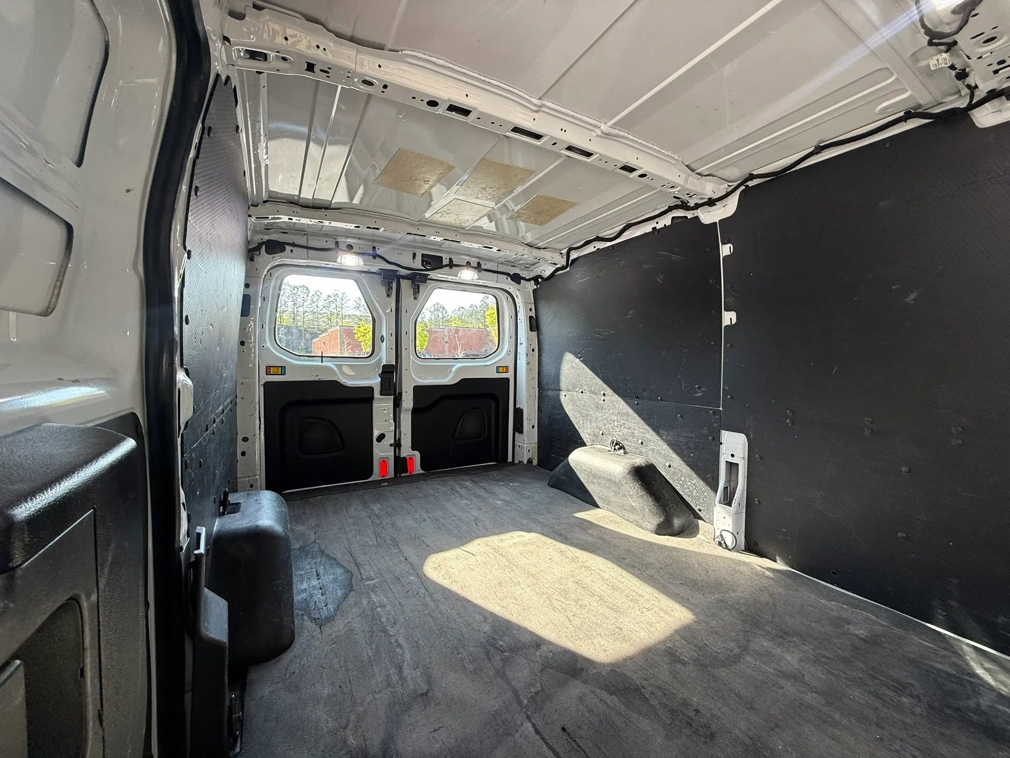 Used 2019 Ford Transit 150 130 Low Roof RWD image 9