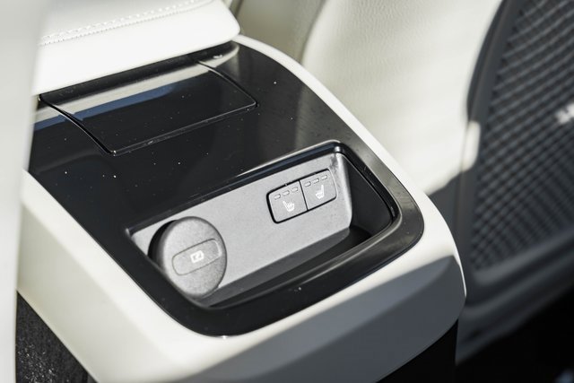 Used 2023 Volvo S60 T8 Plus image 30