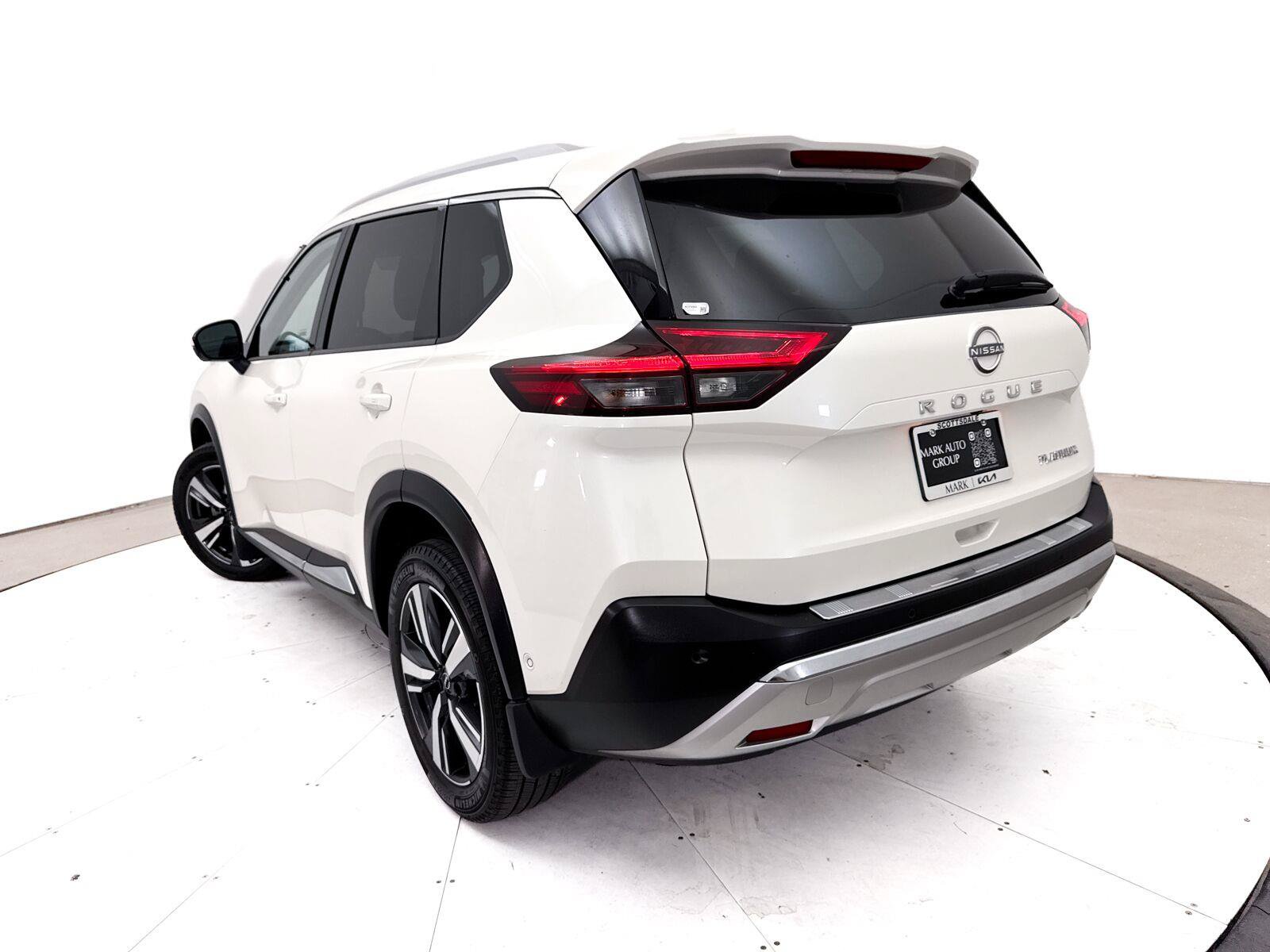 Used 2023 Nissan Rogue Platinum w/ Platinum Premium Package FWD image 7