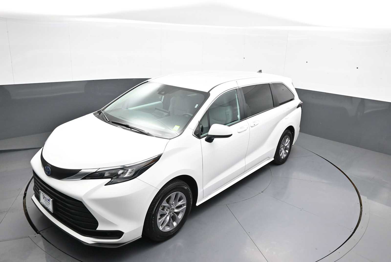 Certified 2025 Toyota Sienna LE FWD image 34