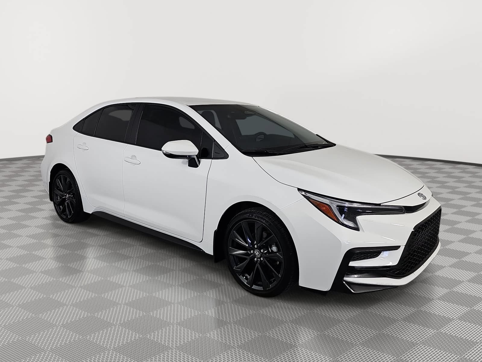 Used 2024 Toyota Corolla SE FWD image 2