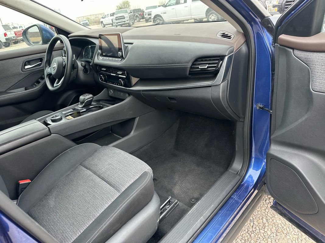 Used 2022 Nissan Rogue SV image 14