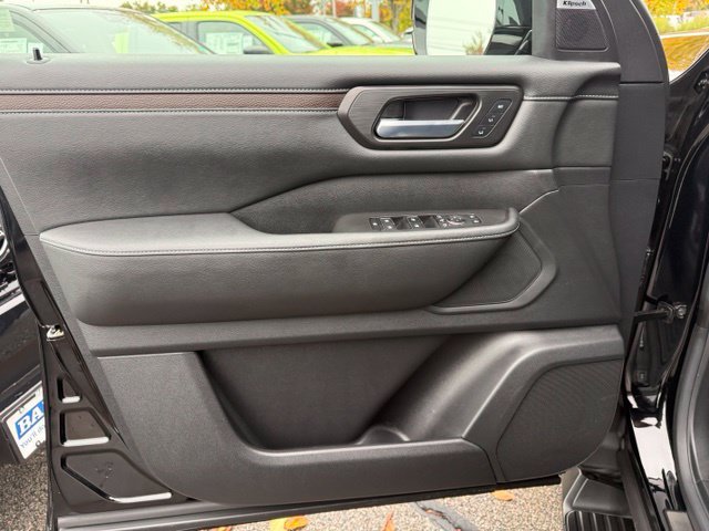 Certified 2025 Nissan Armada SL w/ Captain's Chari Seat Package AWD/4WD image 16