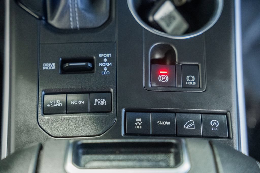 Used 2022 Toyota Highlander XLE AWD/4WD image 24