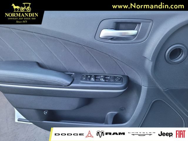 Used 2019 Dodge Charger SXT RWD image 15