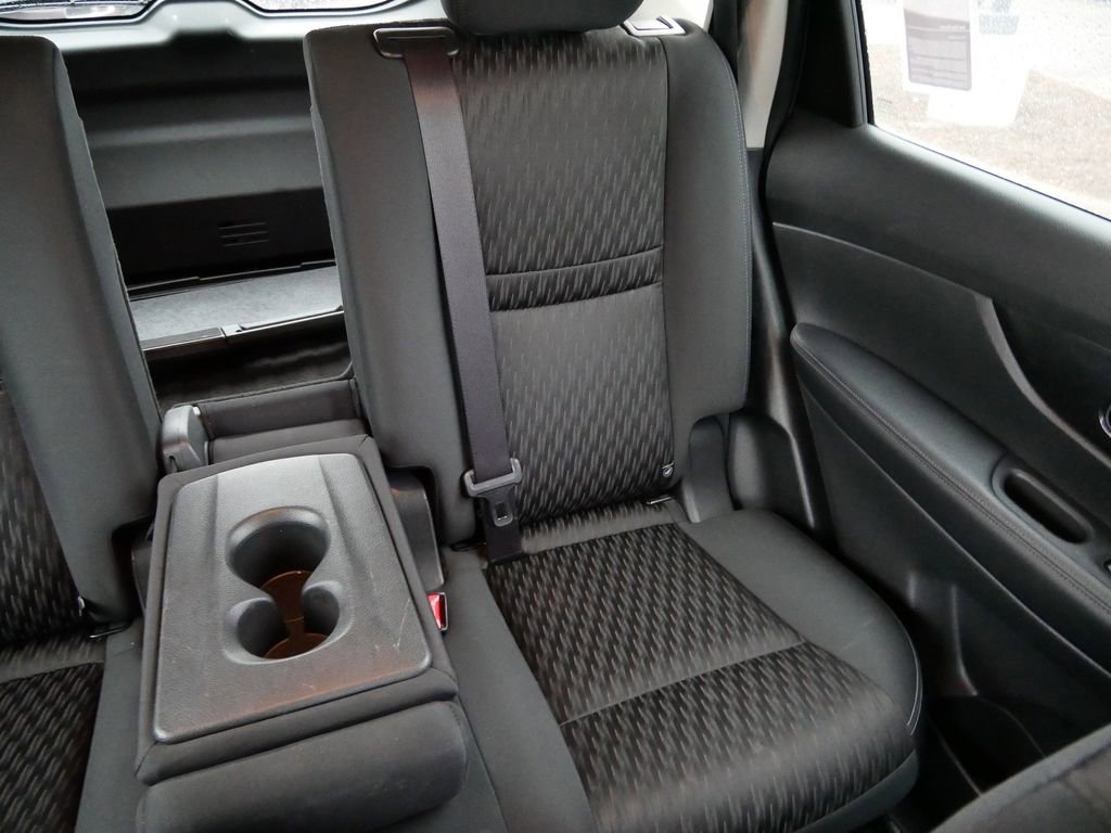 Used 2020 Nissan Rogue SV image 18