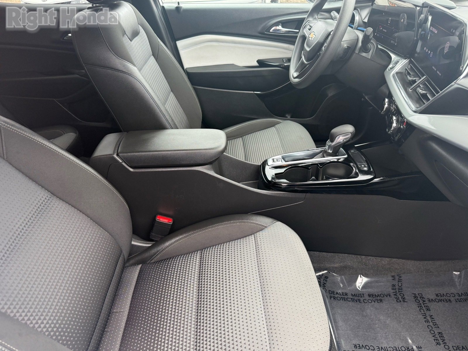 Used 2025 Chevrolet Trax LT image 30