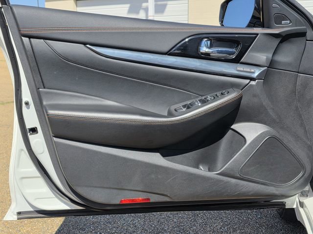 Used 2023 Nissan Maxima SR w/ Sport Mat Group image 14