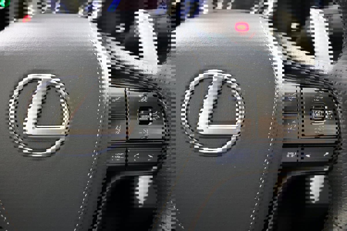 Used 2018 Lexus LC 500 Coupe w/ Performance Package RWD image 30