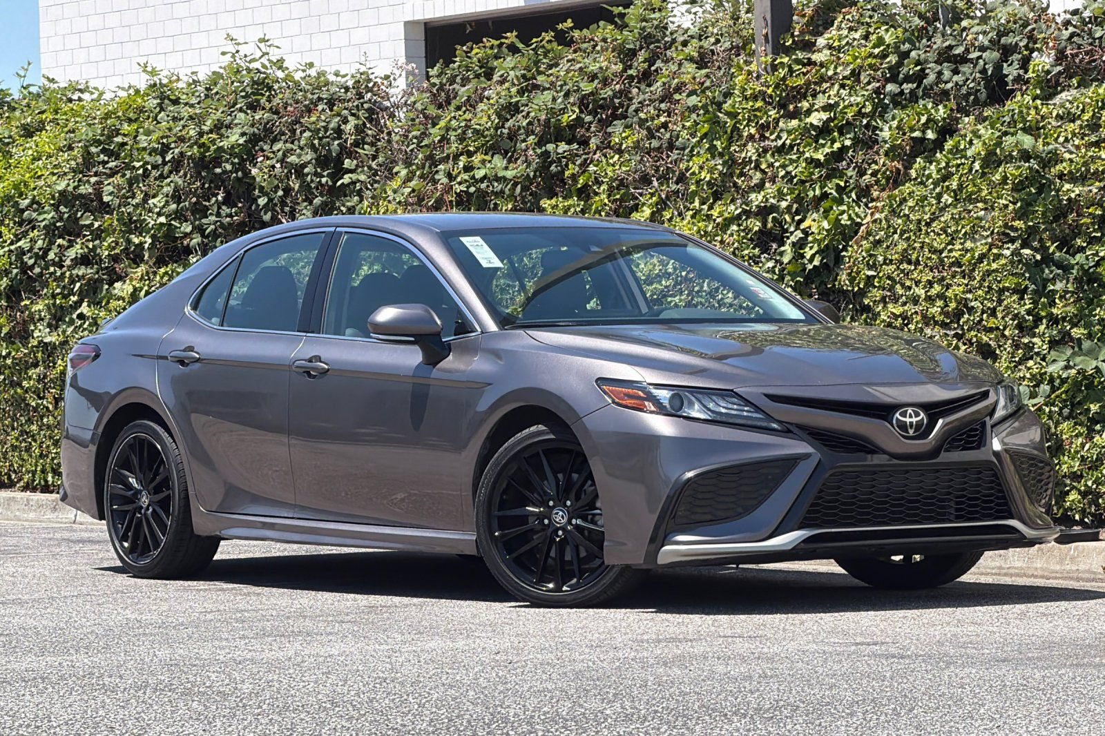 Used 2024 Toyota Camry XSE FWD image 2