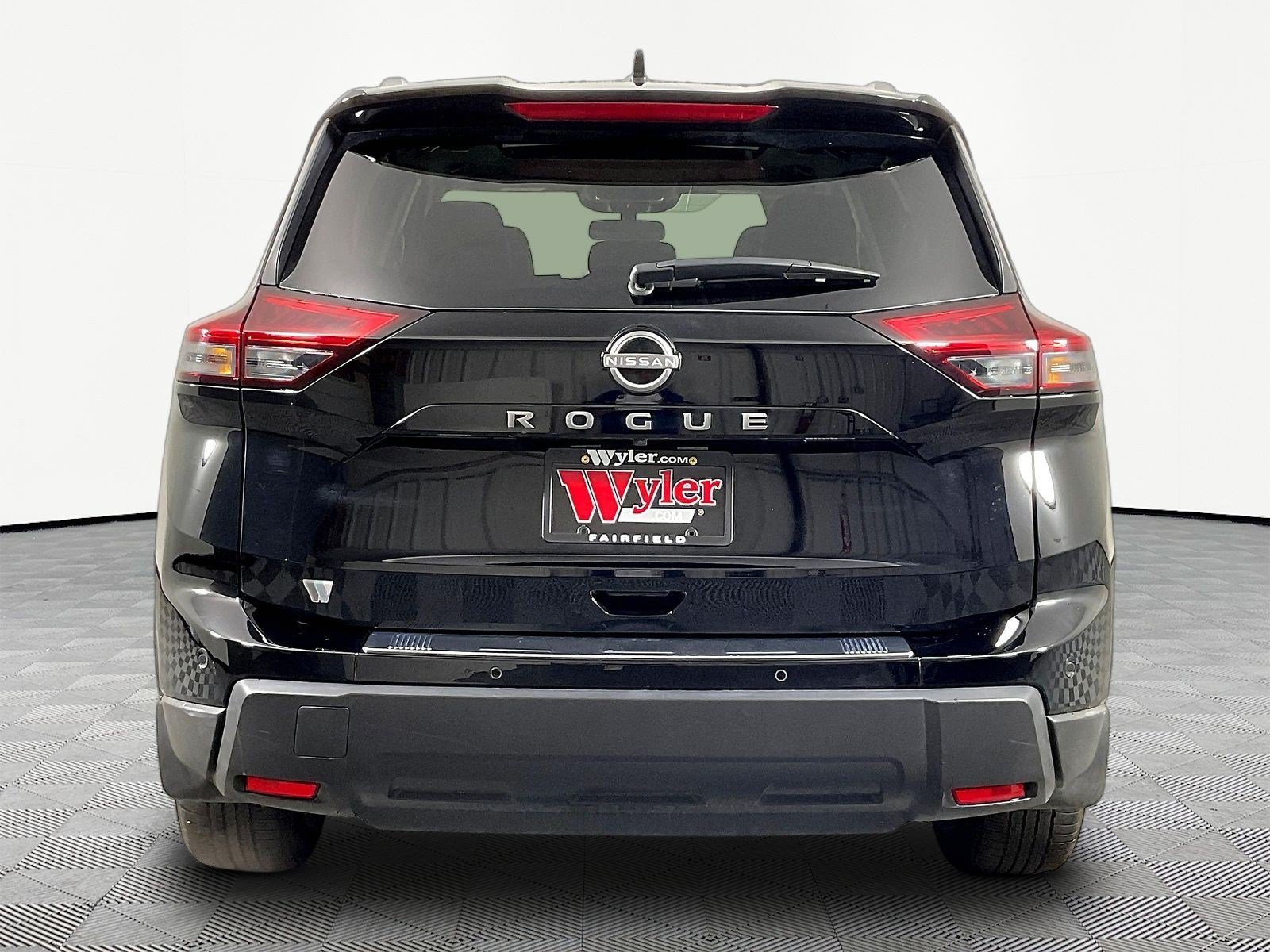 Used 2025 Nissan Rogue SV w/ SV Premium Package FWD image 5