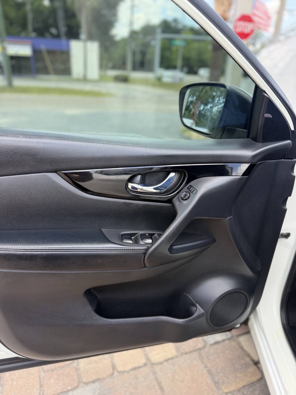 Used 2017 Nissan Rogue Sport SV w/ SV Premium Package FWD image 14