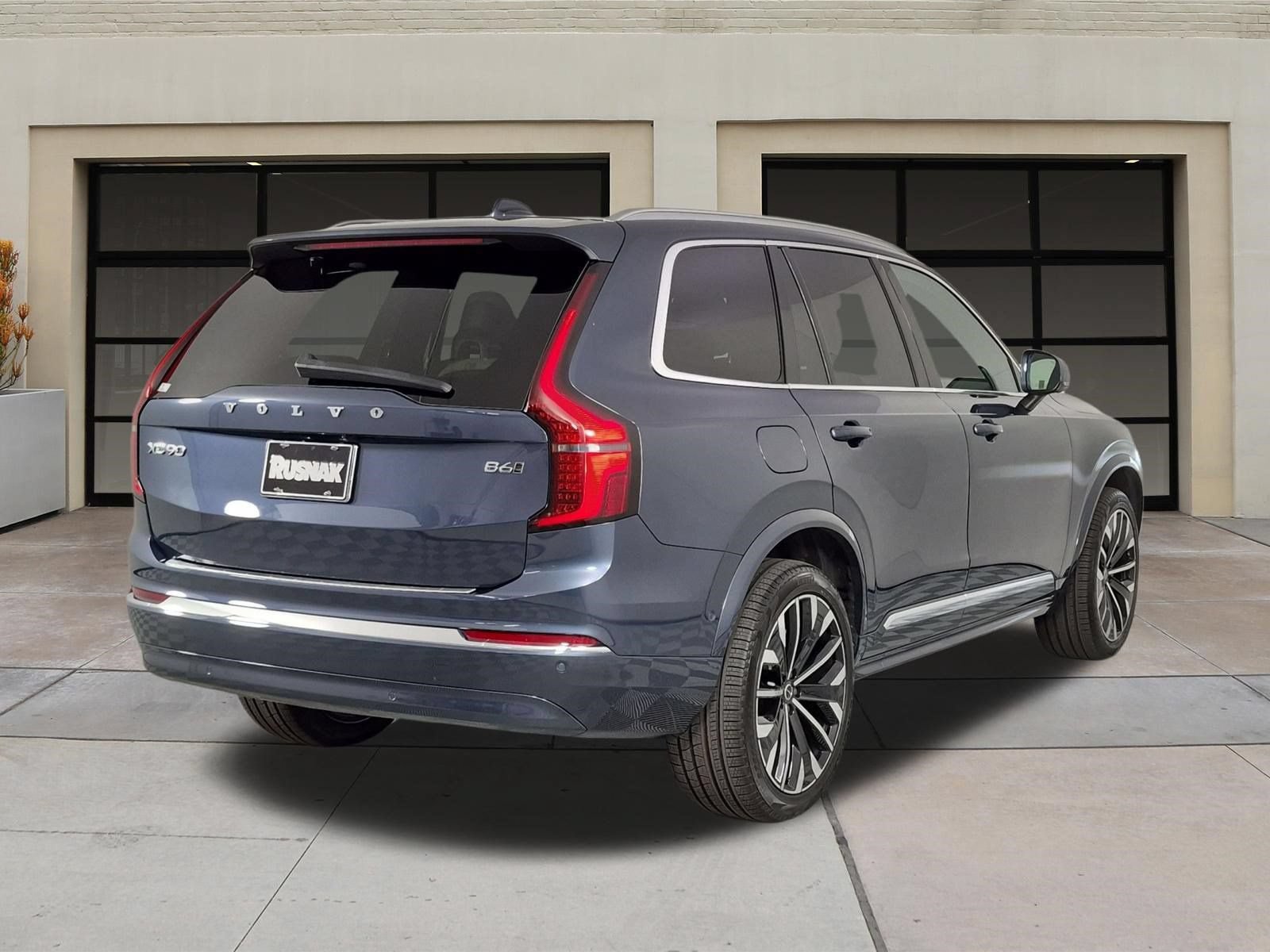 Certified 2026 Volvo XC90 B6 Plus w/ Protection Package Premier AWD/4WD image 4