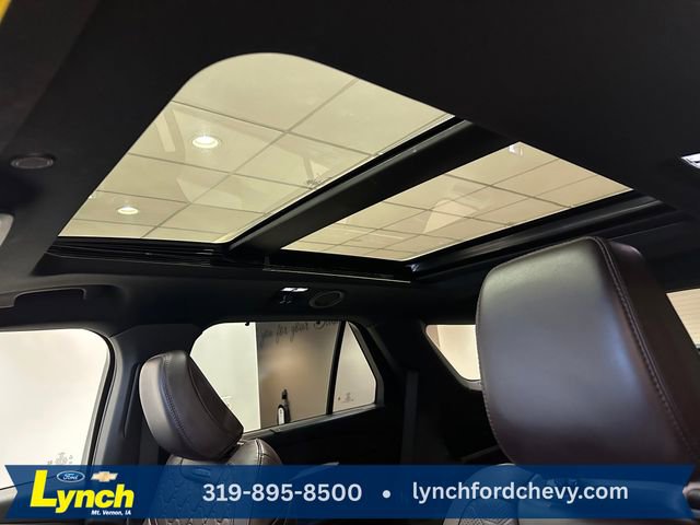 Certified 2025 Ford Explorer Platinum w/ LUX Leather Package AWD/4WD image 5