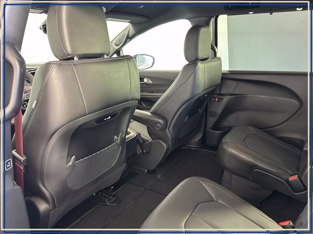 New 2027 Chrysler Pacifica Select AWD/4WD image 31