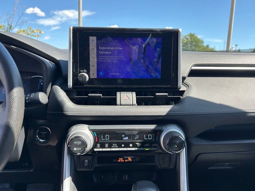 Used 2025 Toyota RAV4 XLE AWD/4WD image 17