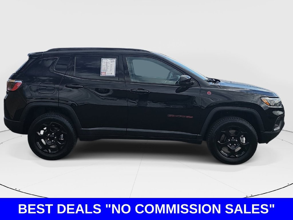 Used 2023 Jeep Compass Trailhawk w/ Sun and Sound Group AWD/4WD image 2