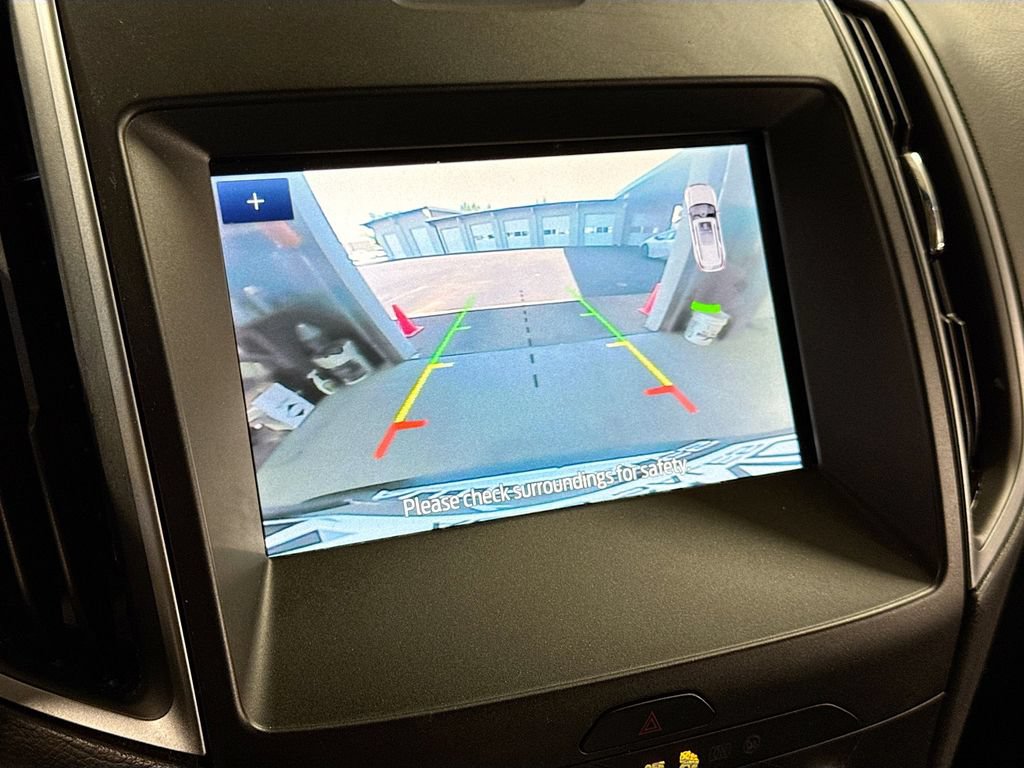 Used 2020 Ford Edge SE FWD image 23