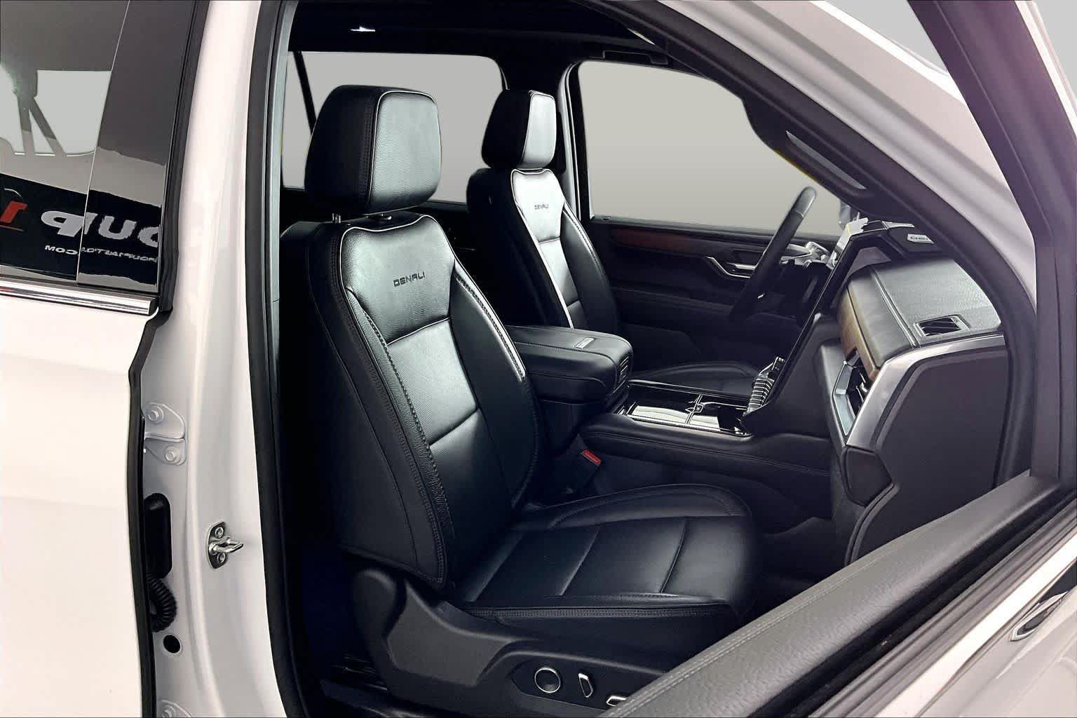 Certified 2026 GMC Yukon XL Denali w/ Sun & Power Step Package RWD image 9