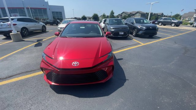 Used 2025 Toyota Camry LE FWD image 5