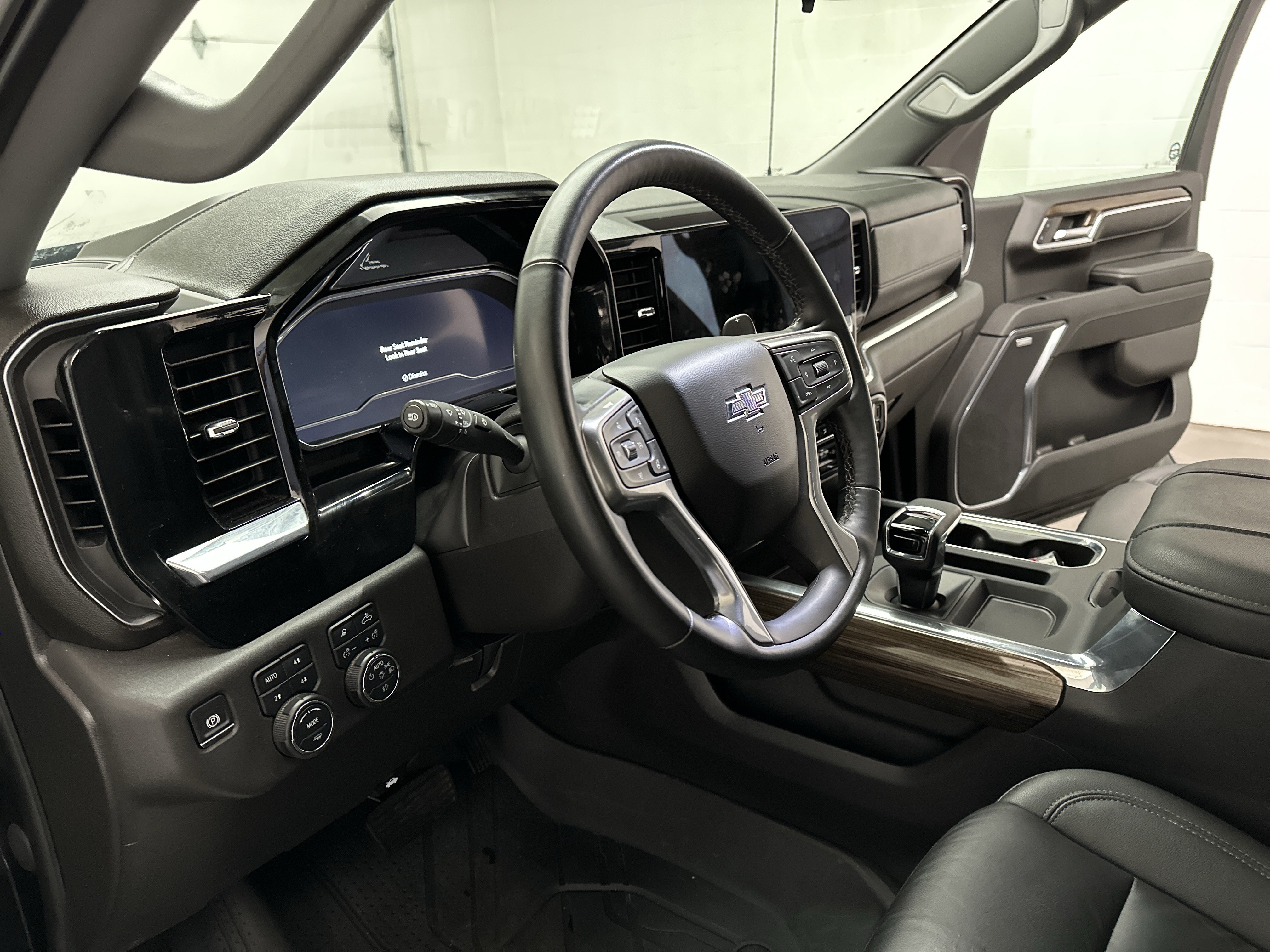 Used 2024 Chevrolet Silverado 1500 RST w/ Convenience Package II AWD/4WD image 18