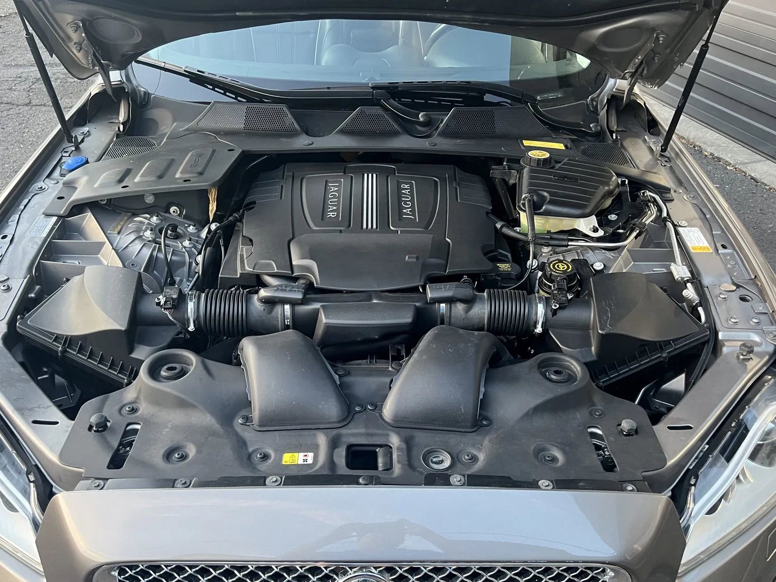 Used 2011 Jaguar XJ L RWD image 9