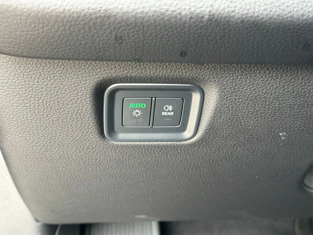 Used 2024 Porsche Cayenne Coupe image 33