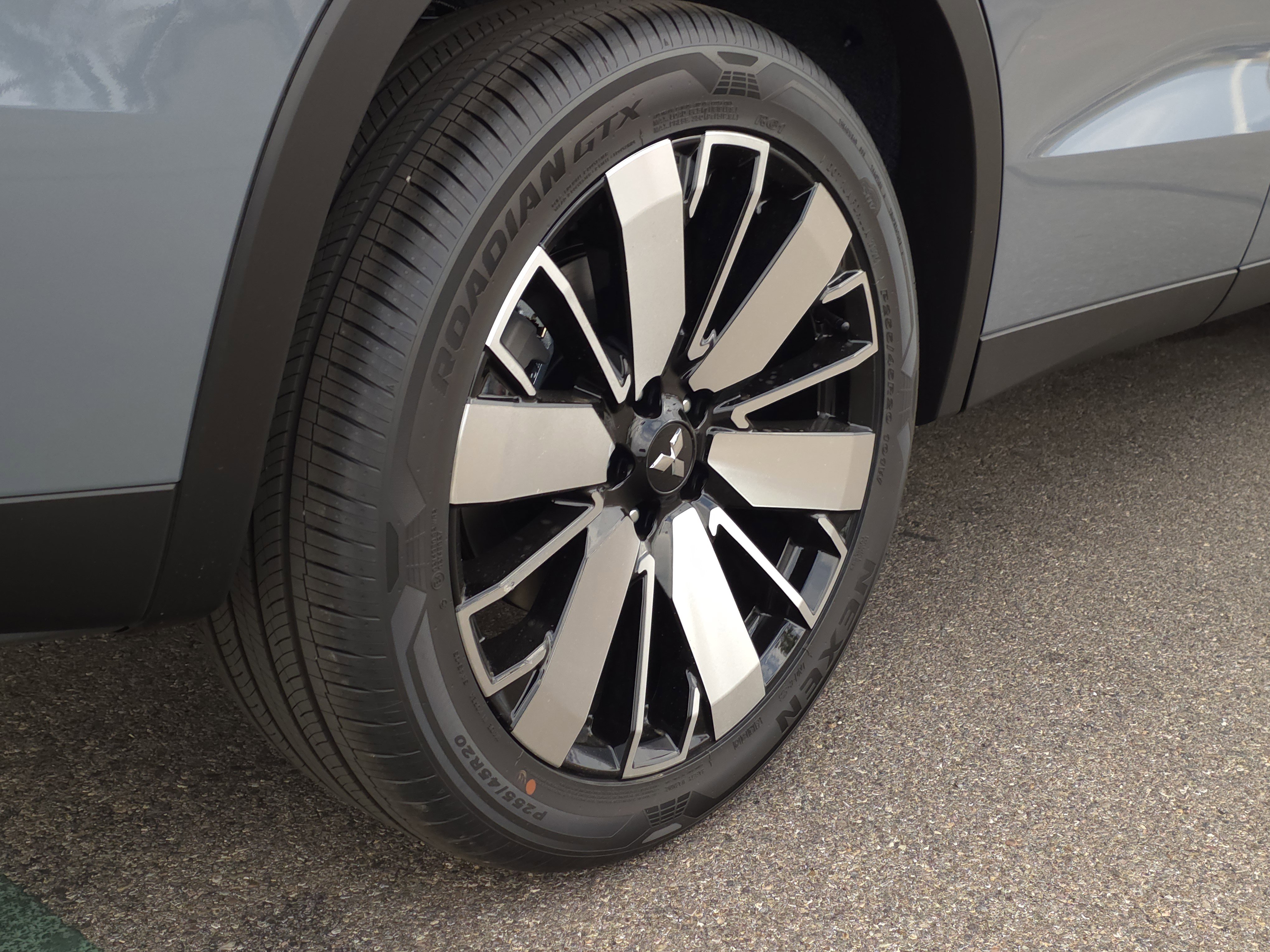 New 2025 Mitsubishi Outlander SE image 5