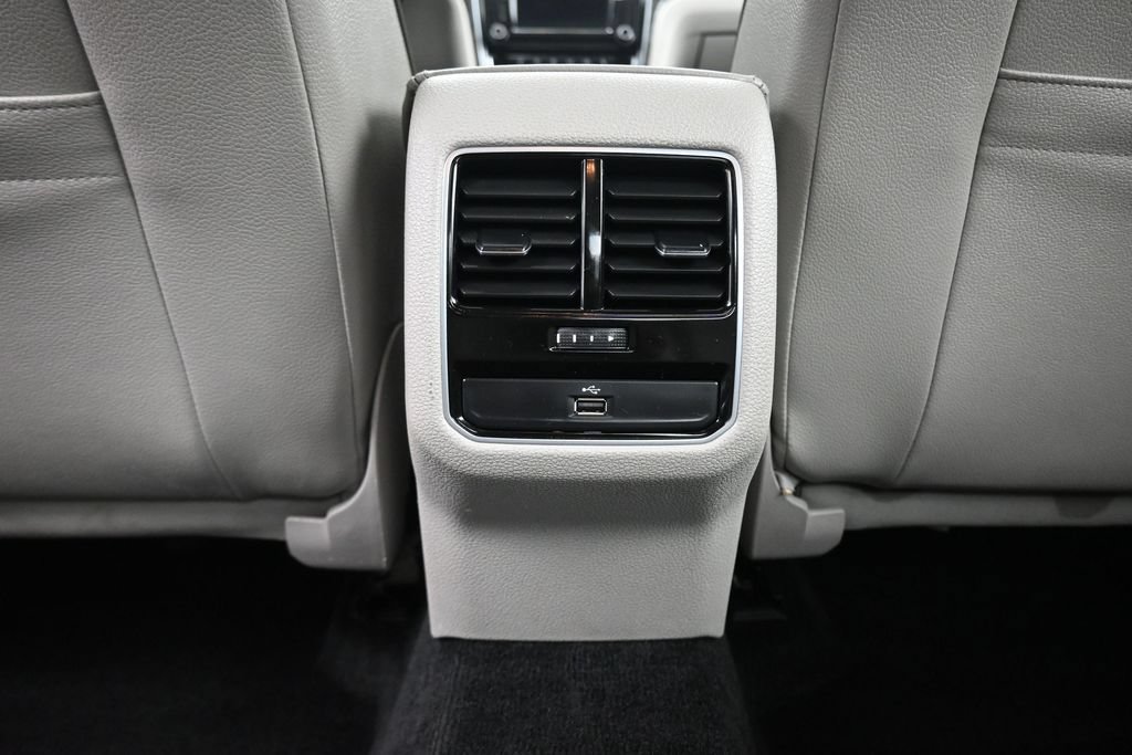 Used 2017 Volkswagen Passat 1.8T SE FWD image 34