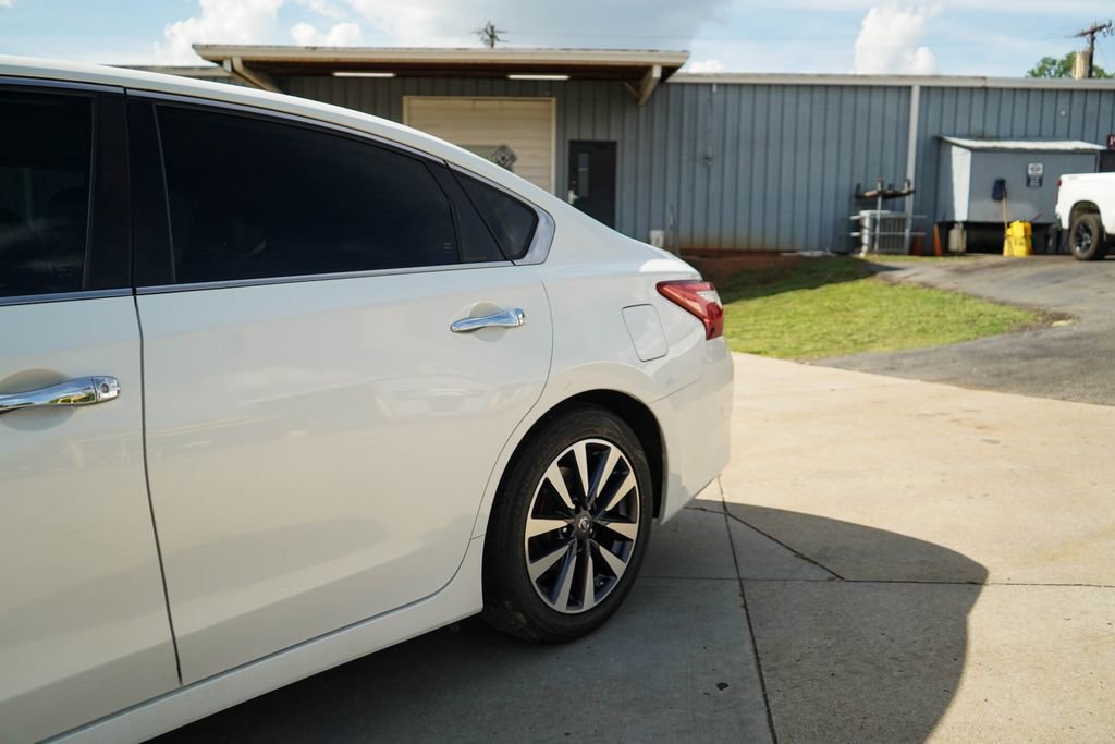 Used 2017 Nissan Altima 2.5 SL w/ Moonroof Package FWD image 22