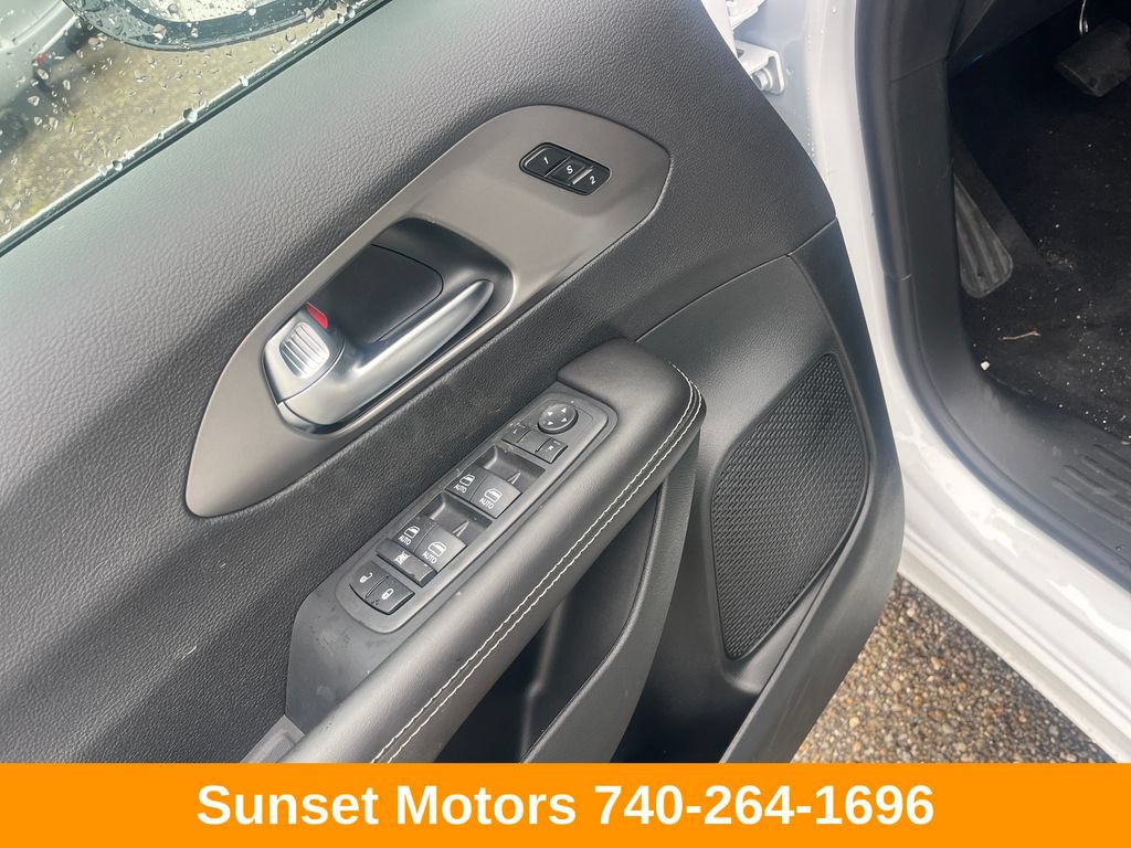 New 2027 Chrysler Pacifica Select FWD image 11