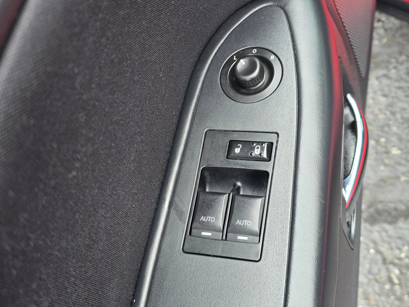 Used 2014 Dodge Challenger SXT RWD image 19