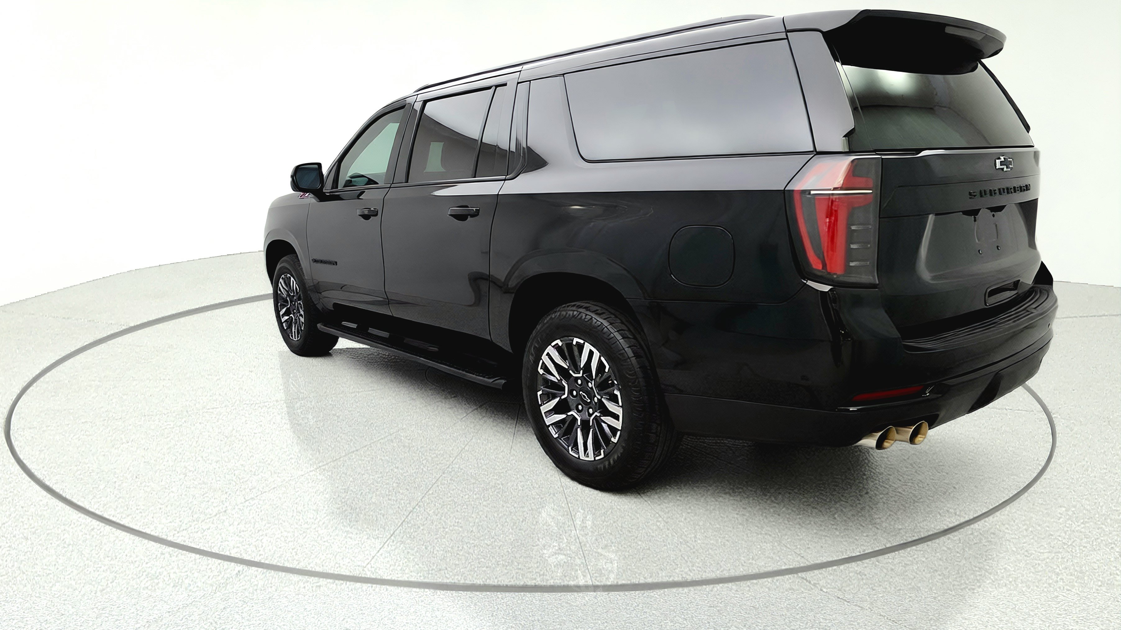 Used 2025 Chevrolet Suburban Z71 AWD/4WD image 5