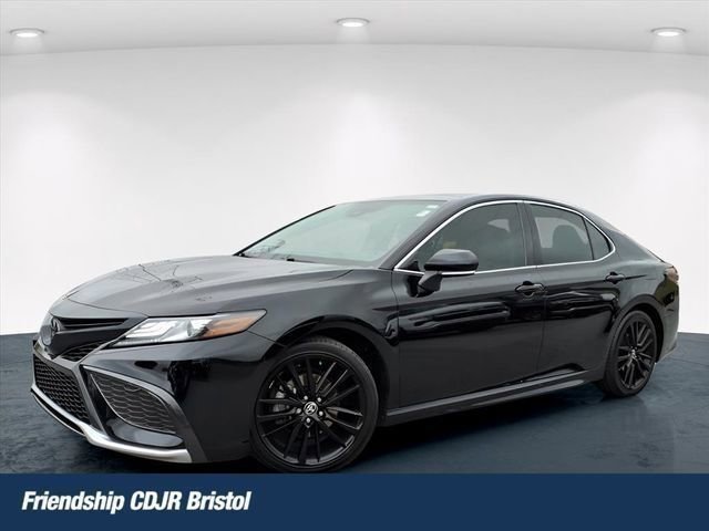 Used 2022 Toyota Camry XSE w/ Navigation Package FWD image 1